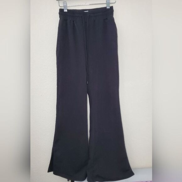 3 Piece Black Refuge Set - Crop Hoodie, Sports Bra, and Pants - Picture 6 of 13